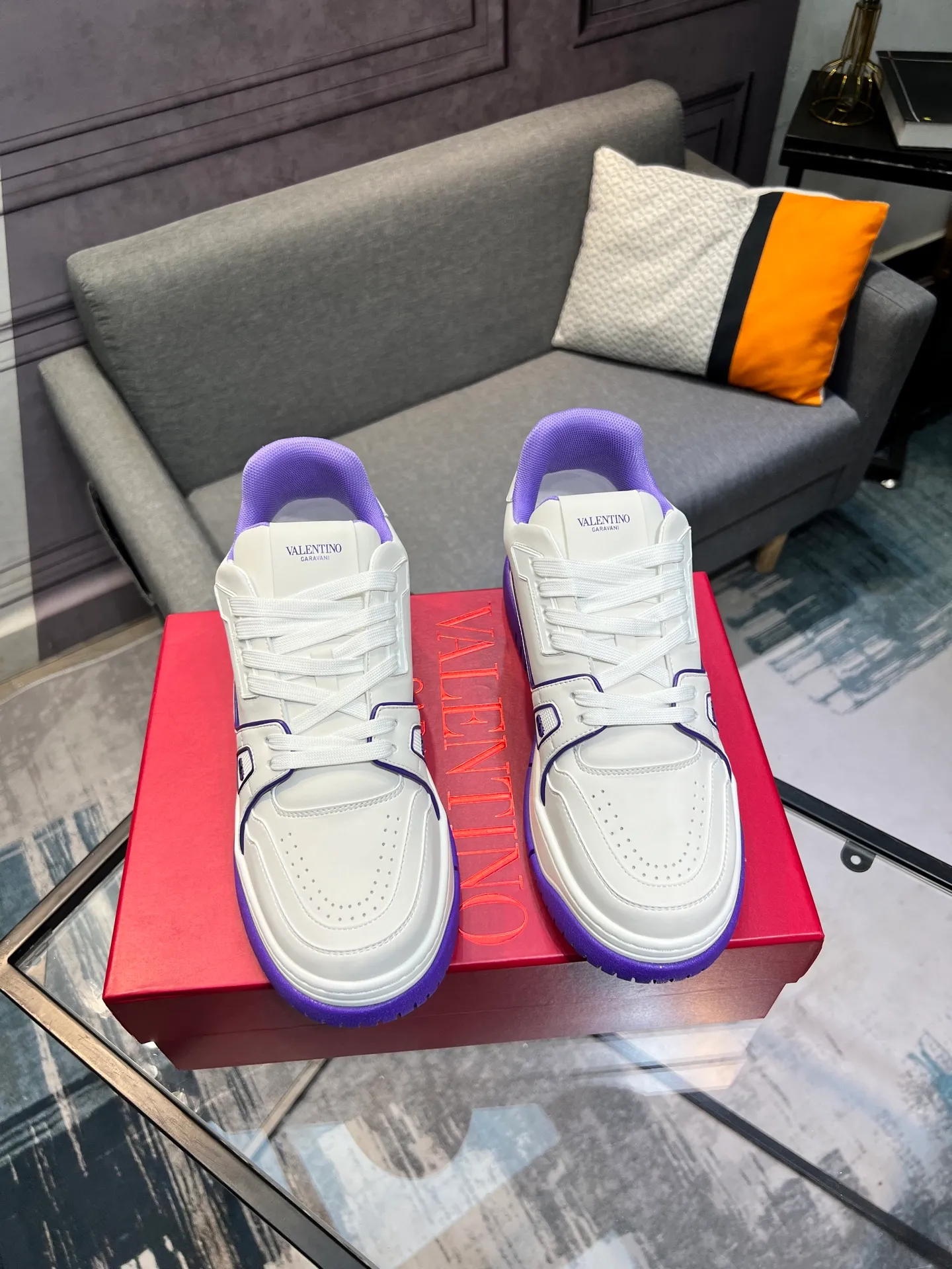 Men's Men's Shoes 💰660 Valentino 2023 early autumn new star shoes are now online! Wang Hedi and Ren Jialun have been worn by many celebrities. Who can refuse the same couple shoes as Wang Hedi! The design of Stars Stab My Heart is cool and spicy. The material of the shoes is cowhide, and every color is beautiful! Size 35-40, men’s size 39-44 (women’s 41, men’s 38, 45🉑️customized)